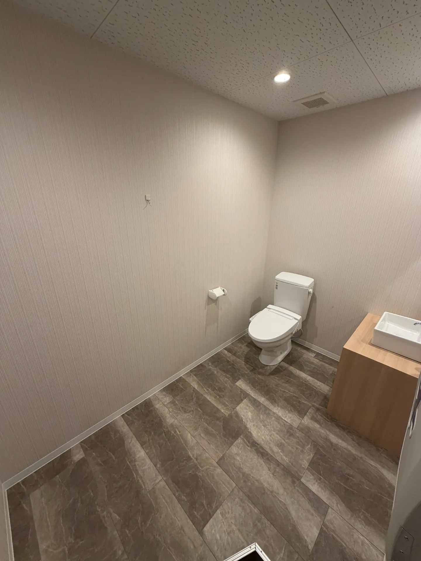 独立化粧洗面台付きトイレ（女子・1F）