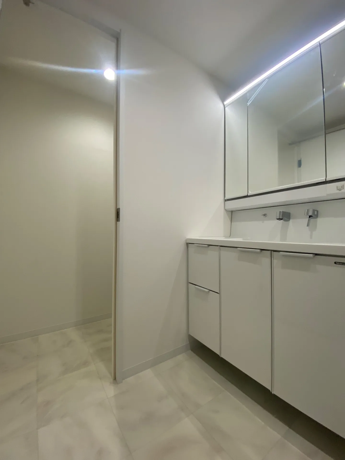 男子トイレも独立洗面台付！（2F）