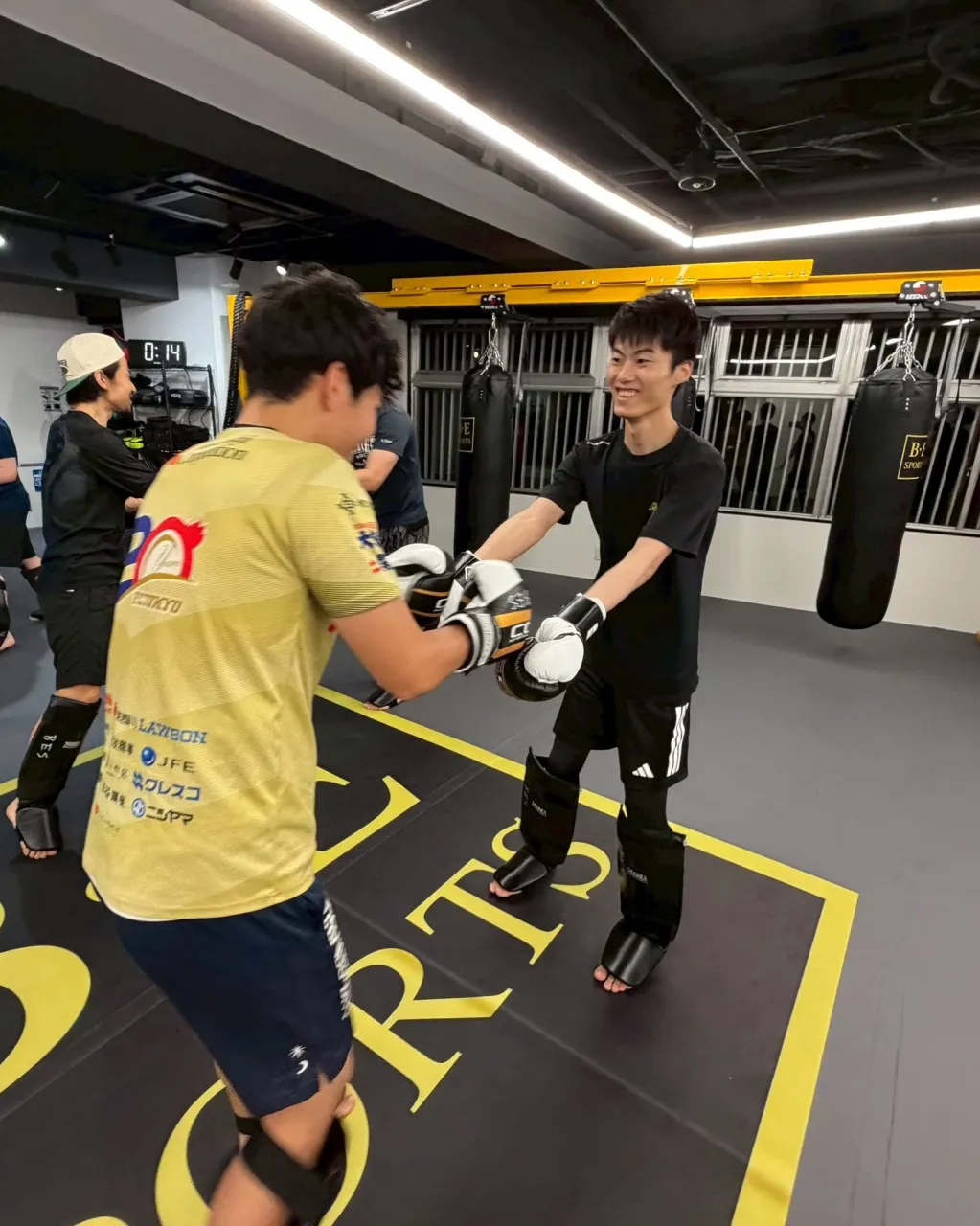 🥊 **格闘技ジムとフィットネスジム、効果の違いって?**💪